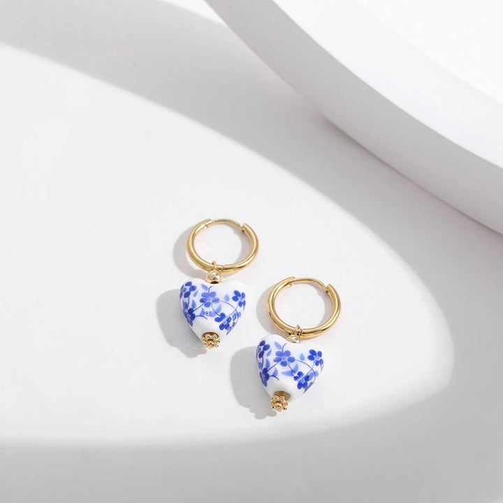 ブルー＆ホワイト ハートフープピアス